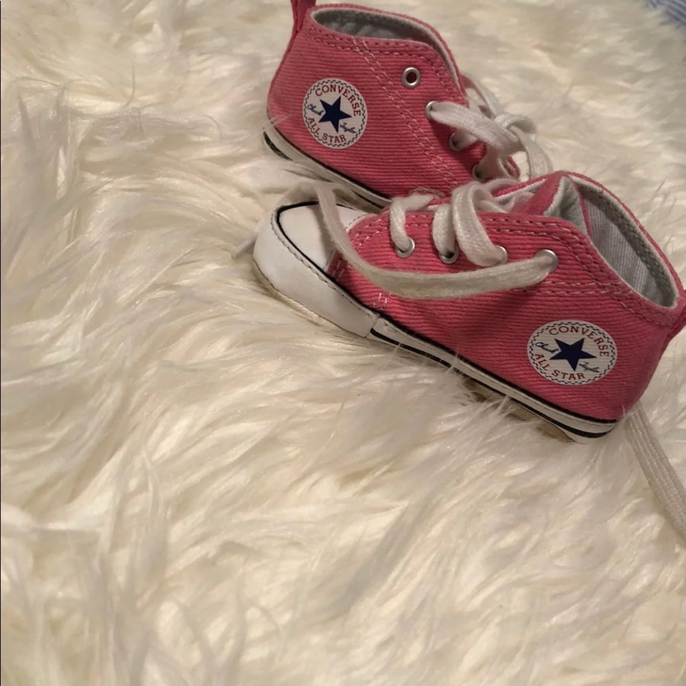 Baby girl pink converse